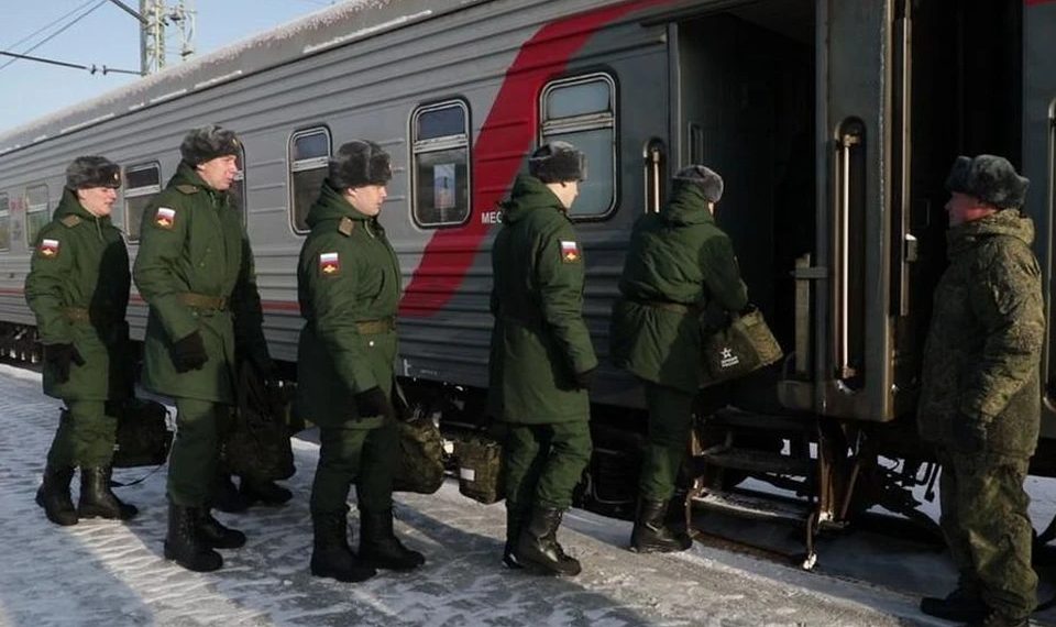 Первый эшелон с 700 призывниками отправился с вокзала Новосибирск-Главный