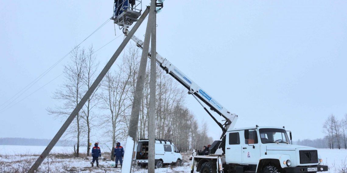Бригады АО «РЭС» устраняют последствия аварийной ситуации в Мошковском районе