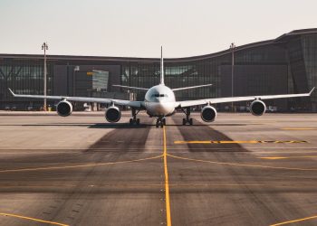 Больше 200 новосибирцев не могут улететь в Таиланд из-за задержки рейса