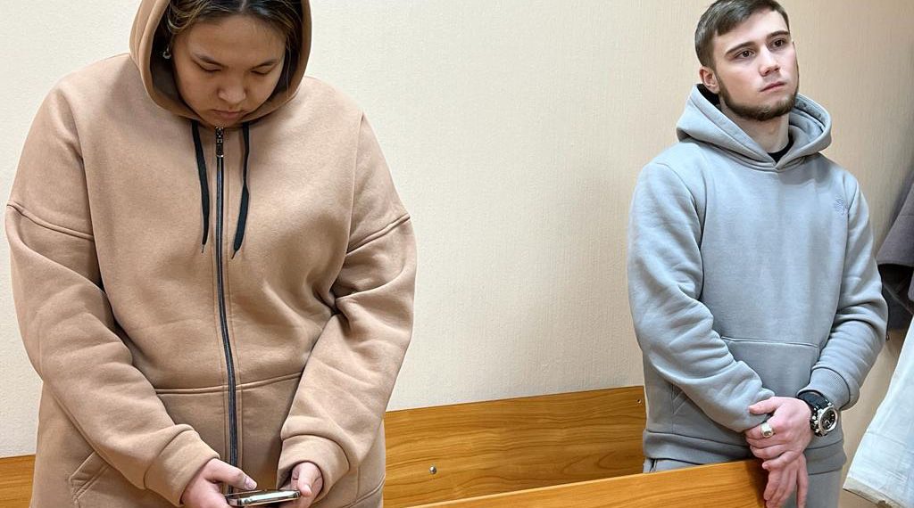 Год исправительных работ получила пара новосибирцев по делу о выброшенном кресле