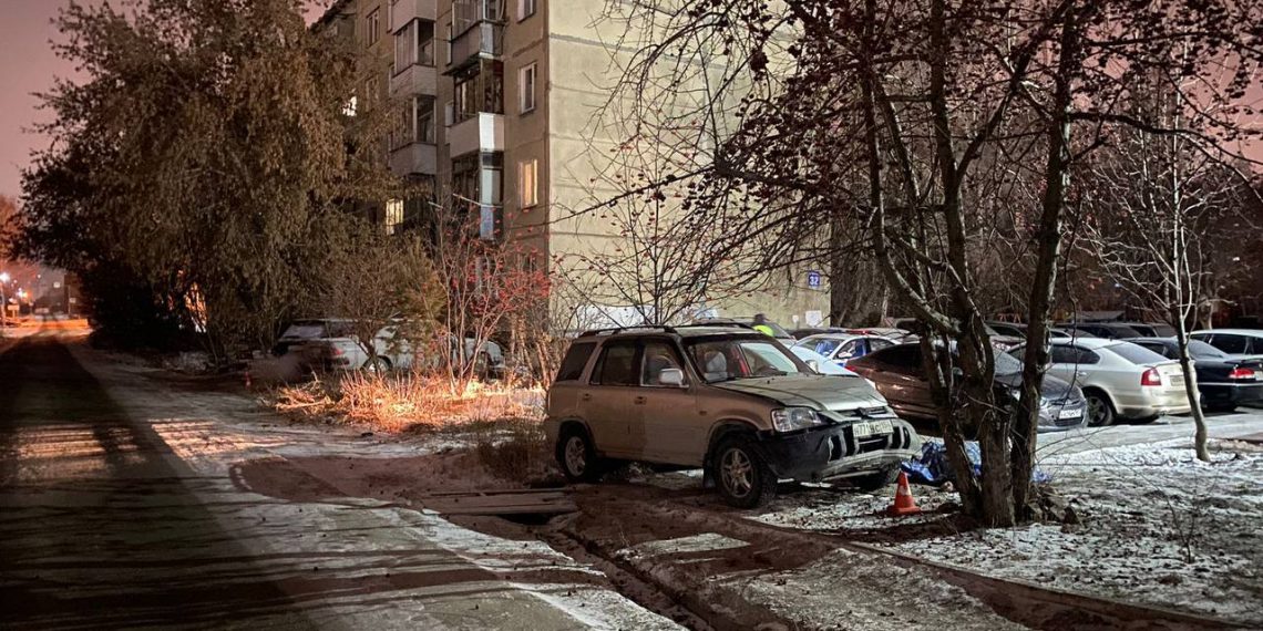 Врезался в два авто и дерево — водитель иномарки погиб в ДТП в Новосибирске