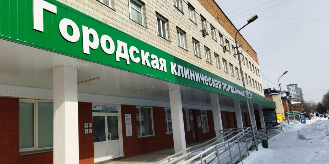 Новосибирцев ждут длинные новогодние праздники — как работают больницы, экстренные службы и ведомства