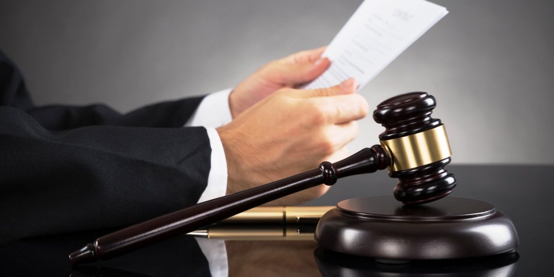 Отстаивавший честь главы Чистоозерного района следователь заслушал приговор