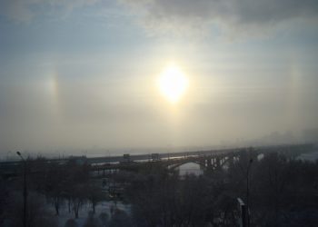 Солнечное гало на фоне морозов появилось над Новосибирском