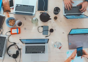 Больше 40% россиян попали в зависимость от гаджетов