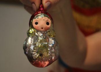 Елка в стиле СССР: современные новосибирцы все чаще выбирают игрушки из стекла и ваты