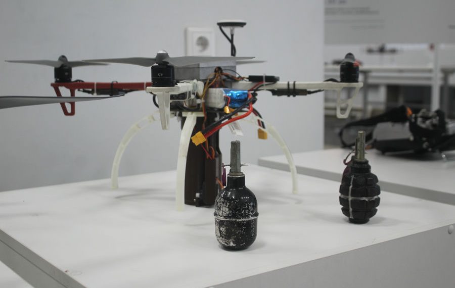 Беспилотники и глушилку дронов презентовали на выставке в НГТУ
