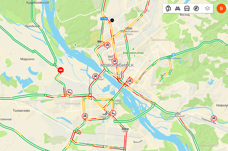«Пешком быстрее»: снег организовал пробки в 9 баллов в Новосибирске