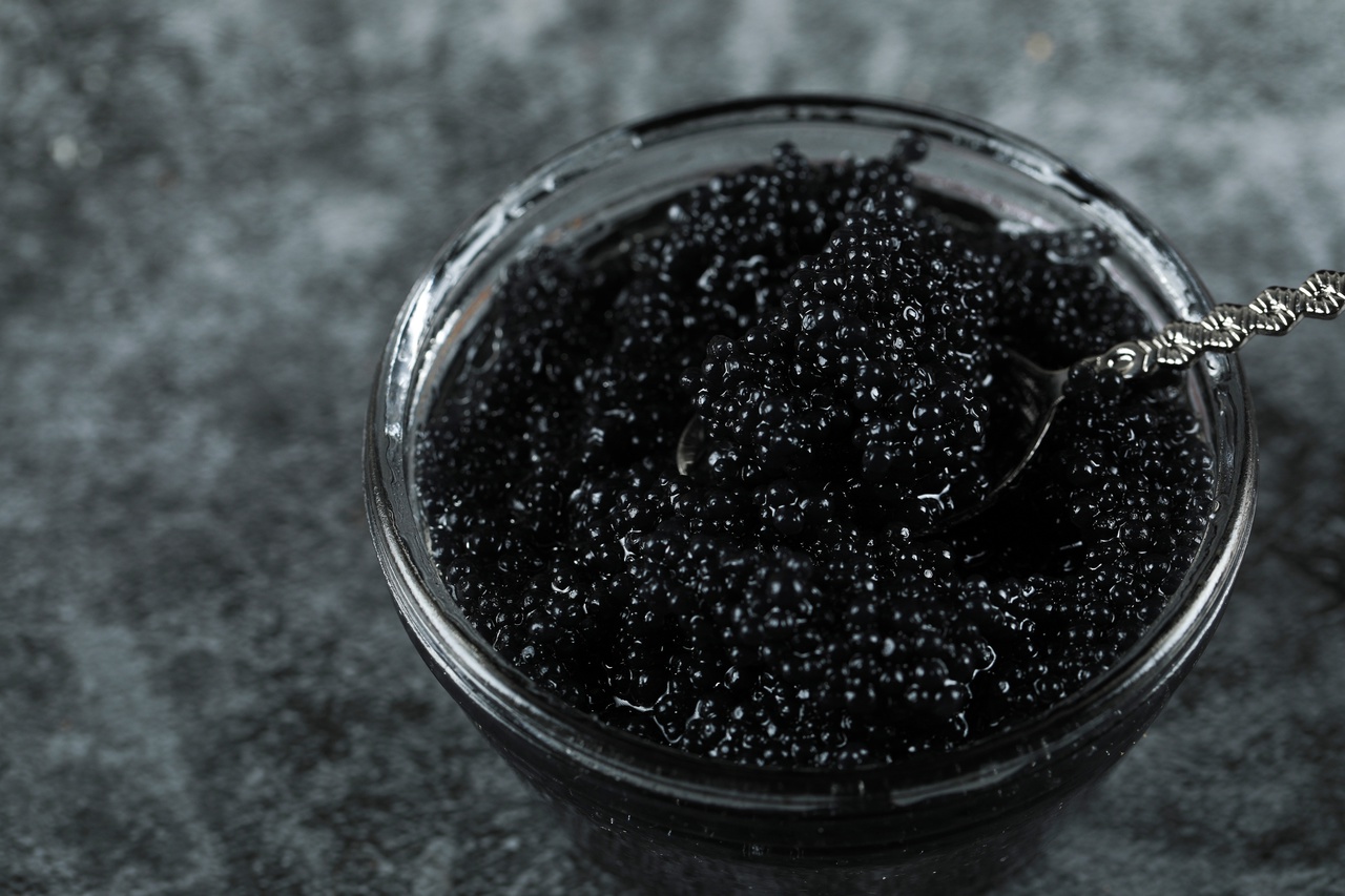 Черный кг. Черная икра. ГУМ черная икра. Двойная черная икра. Black Caviar Astrakhan.