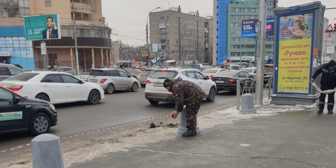 Болларды против автохамов устанавливают в центре Новосибирска