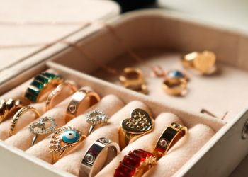 Ювелирный бренд Sokolov хотят наказать за антивоенные украшения