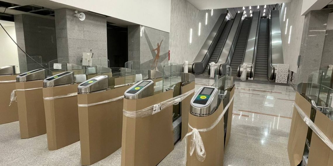 Прозрачные турникеты установили на второй станции метро Новосибирска