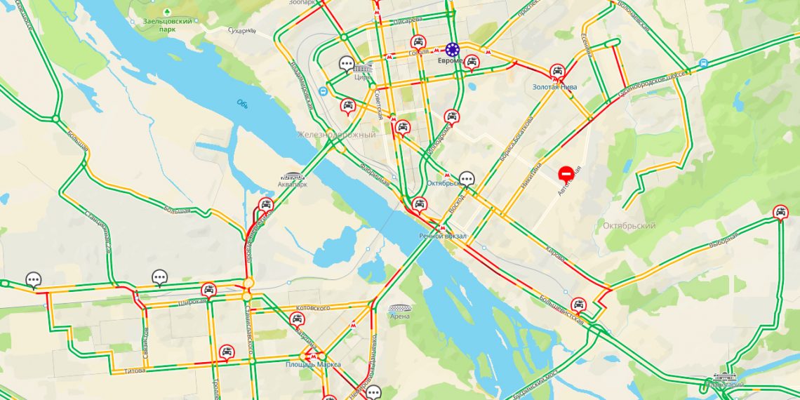 ДТП и снегопад поставили на паузу движение по дорогам Новосибирска