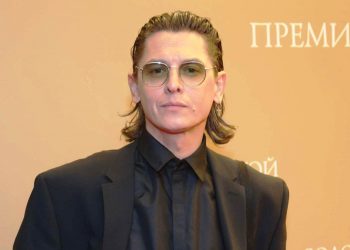 О новогодних нарядах, модных трендах 2023 года и аксессуарах – советы эксперта моды