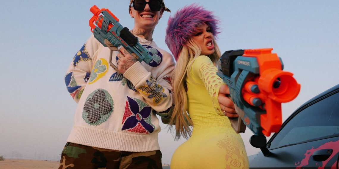 Инстасамка отказалась от мата в песнях ради выступления в Новосибирске