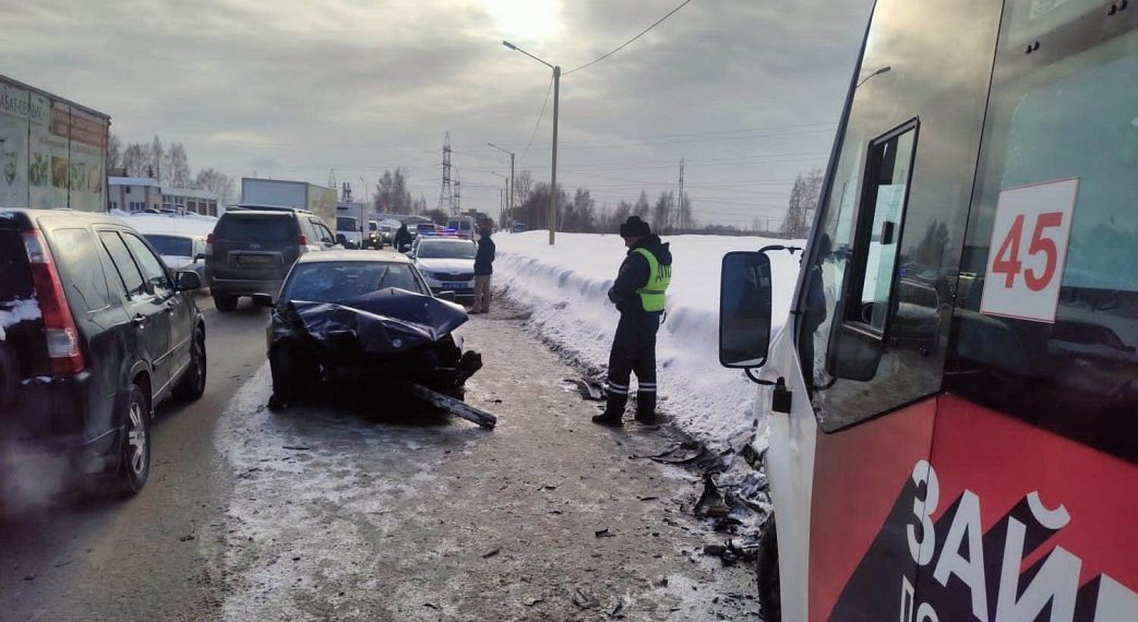 В СК заинтересовались ДТП с маршруткой в Новосибирске