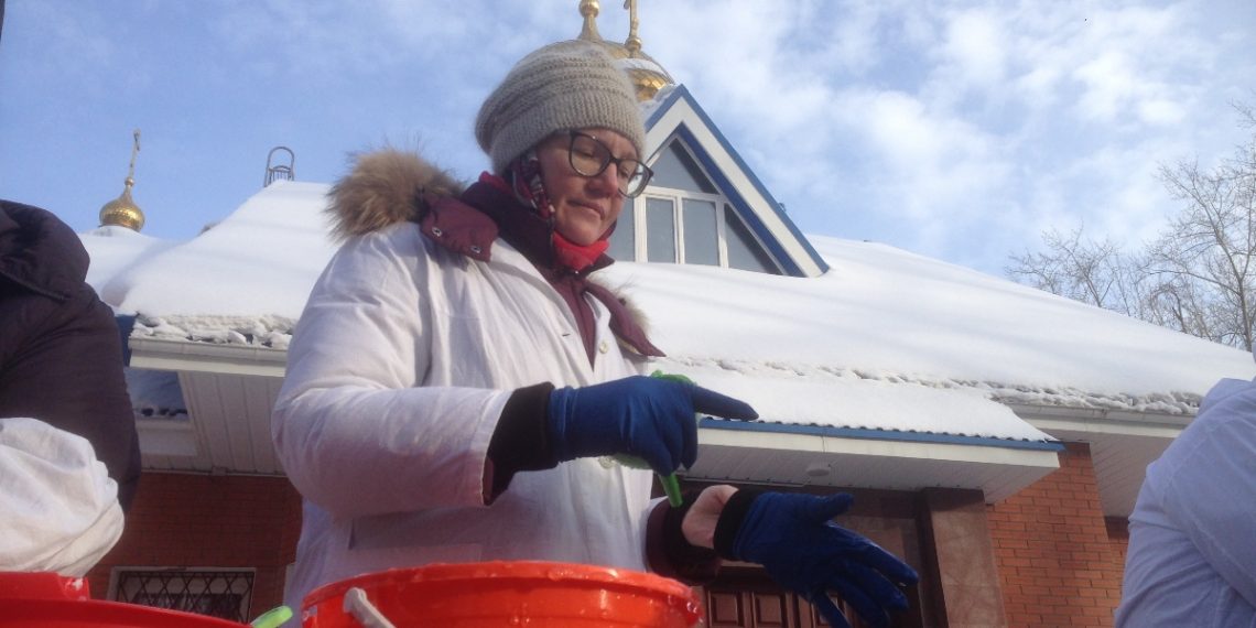 Святую воду будут разливать в Новосибирске два дня подряд