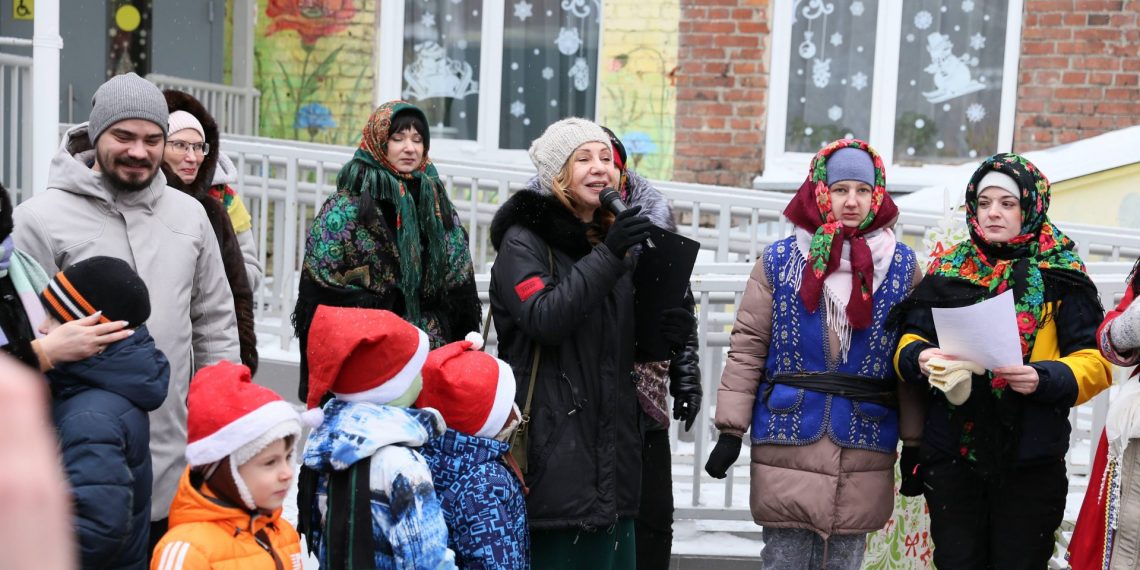 Святочные гуляния: как воспитанники центров помощи детям, оставшимся без попечения родителей, приобщились к русским традициям