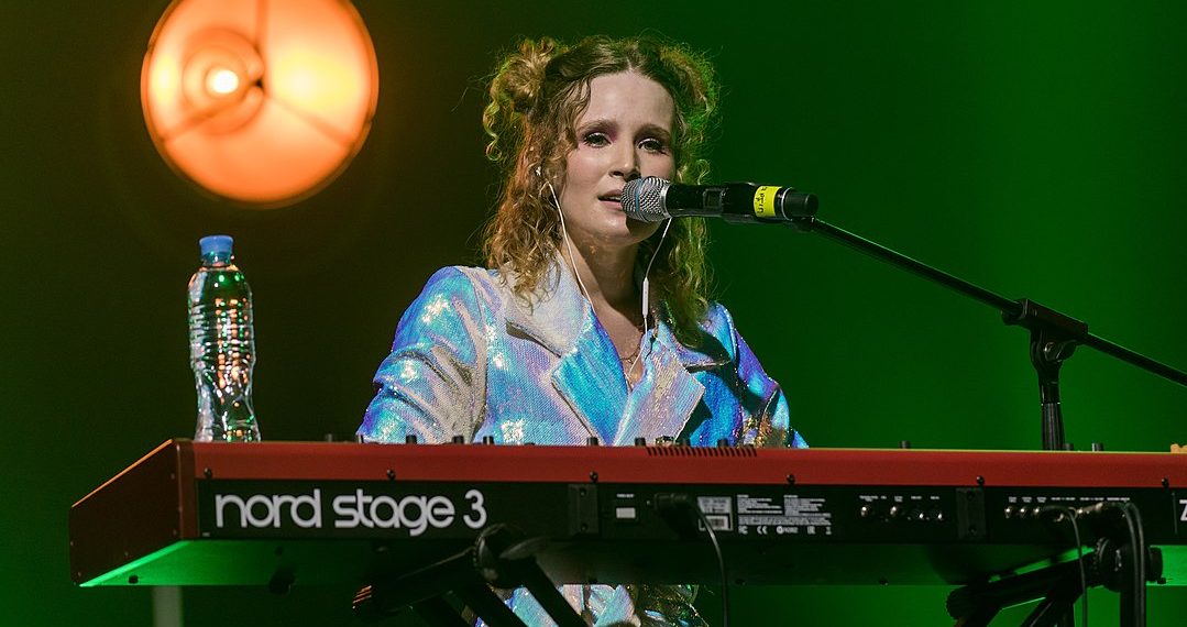 Минюст включил певицу Монеточку в список иноагентов