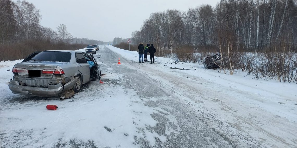 Мужчина погиб в лобовом столкновении автомобилей на трассе под Новосибирском