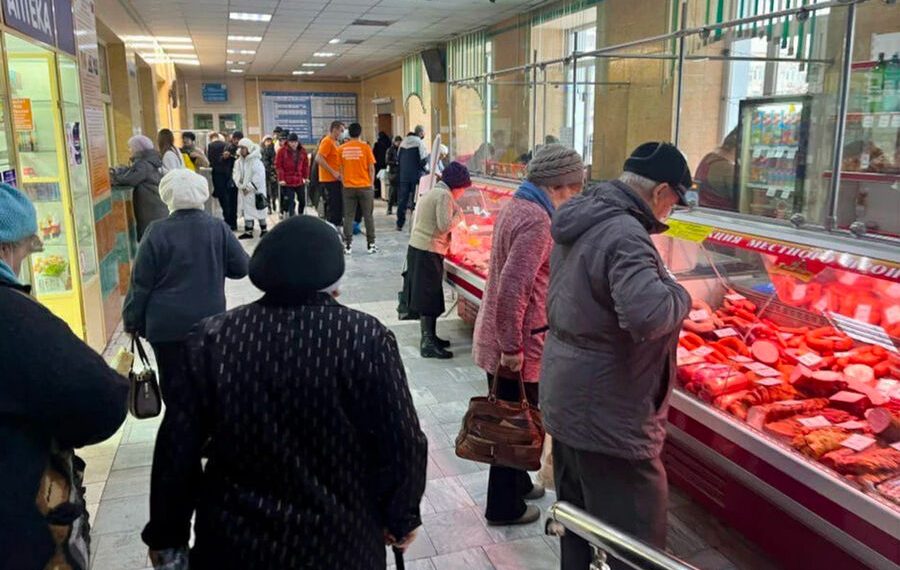 Нетоварное соседство: в поликлинике Кузбасса начали торговать мясом