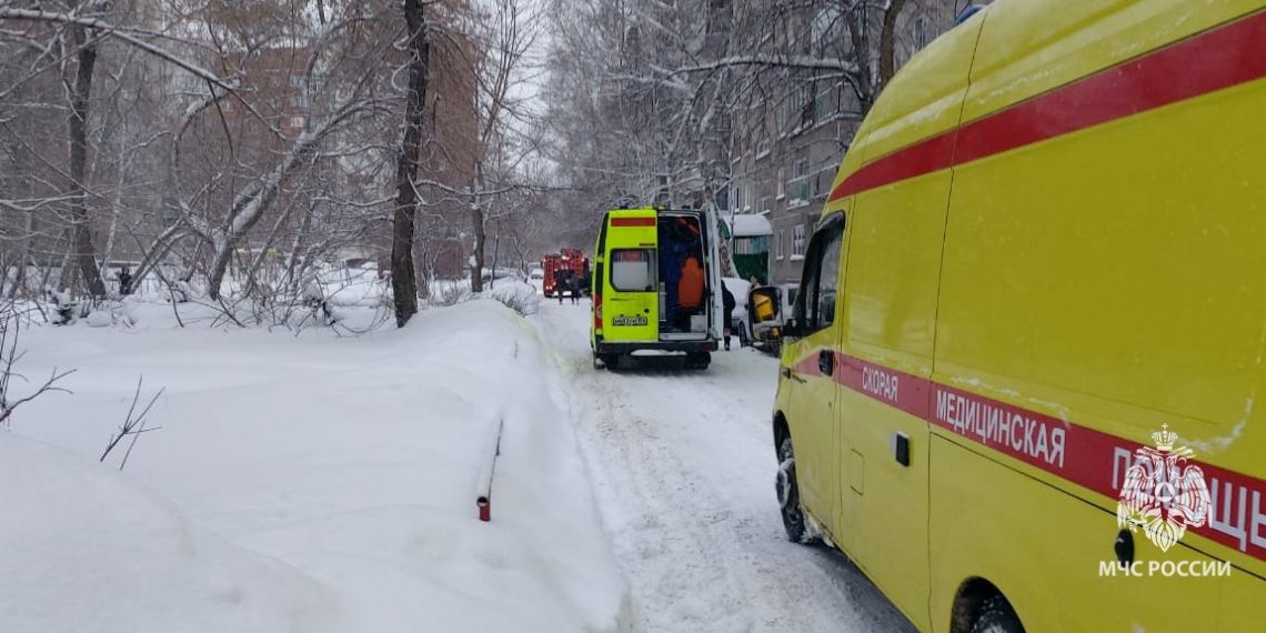 Школьник выпрыгнул с 4 этажа горящей квартиры в Новосибирске