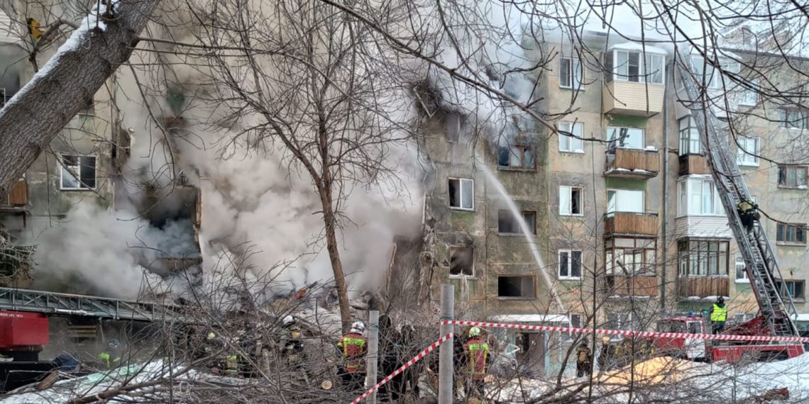 Бригады АО «РЭС» участвуют в устранении последствий взрыва газа на Линейной в Новосибирске