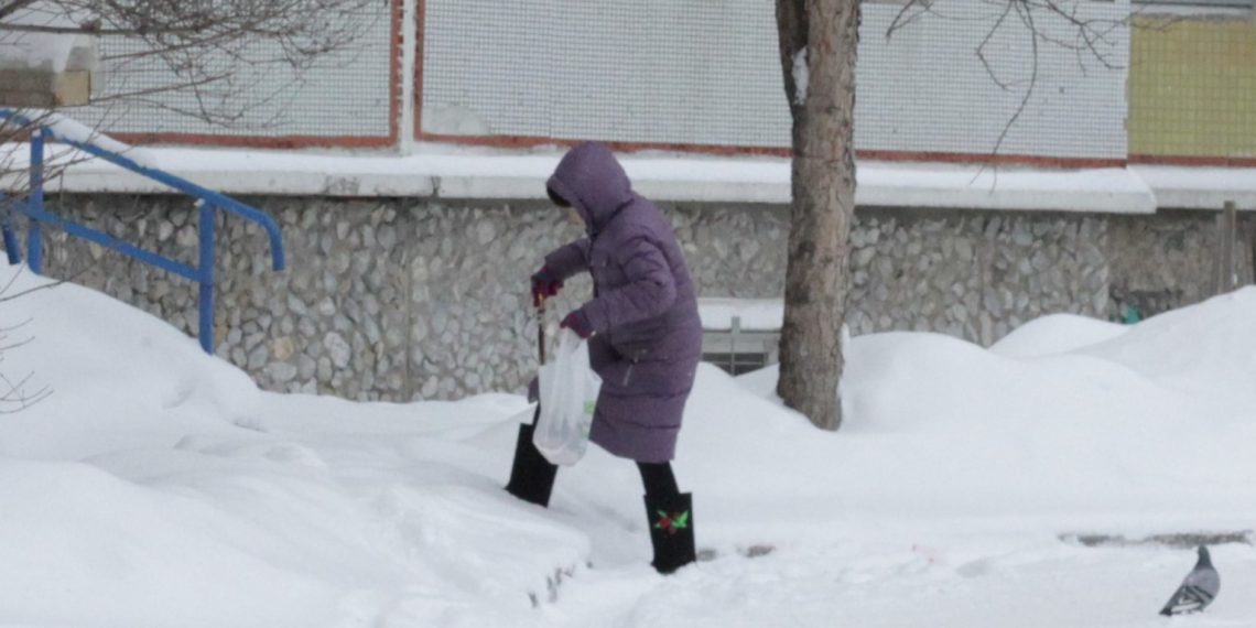 Почти 250 человек пострадали во время снегопадов на улицах Новосибирска