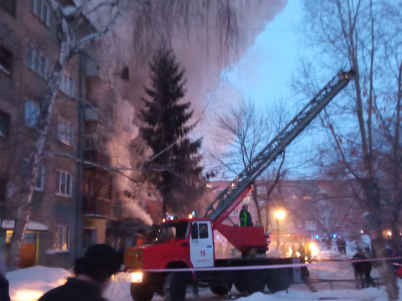 Подъезд жилого дома обрушился в Новосибирске после взрыва