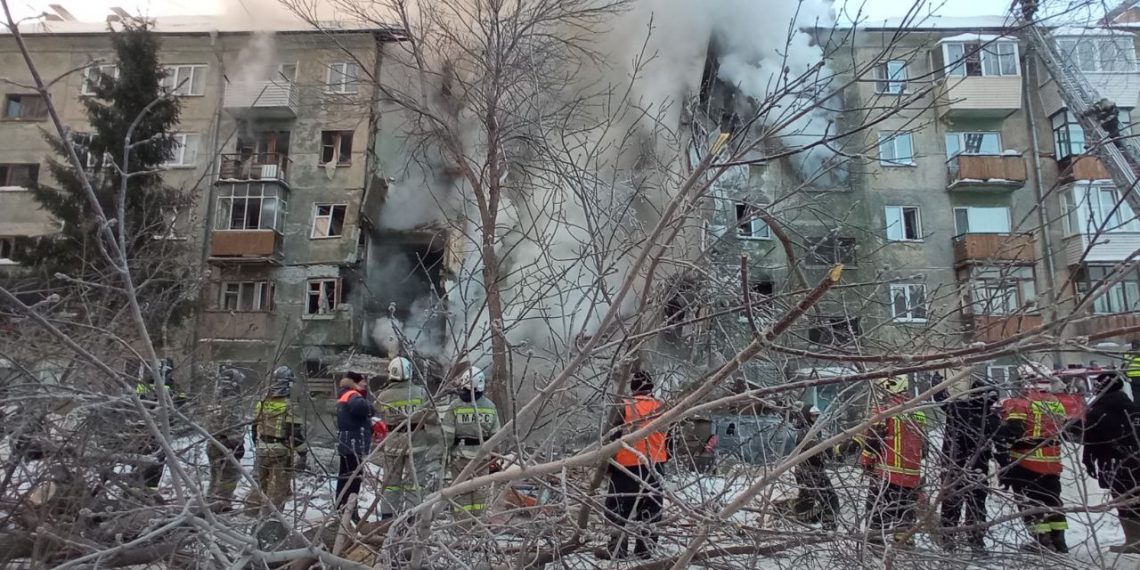 «Проблемы с газом были и раньше»: жители рассказывают подробности после обрушения подъезда пятиэтажки в Новосибирске