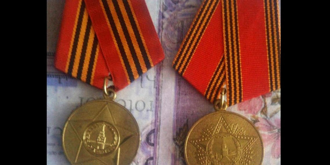 Медали Великой Отечественной войны выбросили на свалку в Бердске
