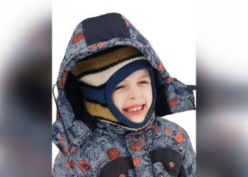 Не дошел до школы: восьмилетний мальчик в сине-желтой шапке пропал под Новосибирском