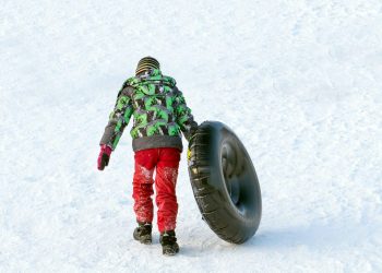 Власти сняли запрет на строительство снежных горок во дворах Новосибирска