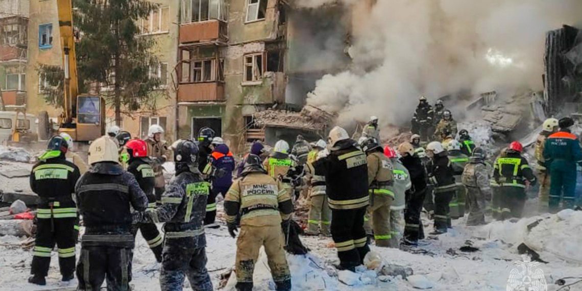Глава МЧС вылетел в Новосибирск после взрыва на Линейной