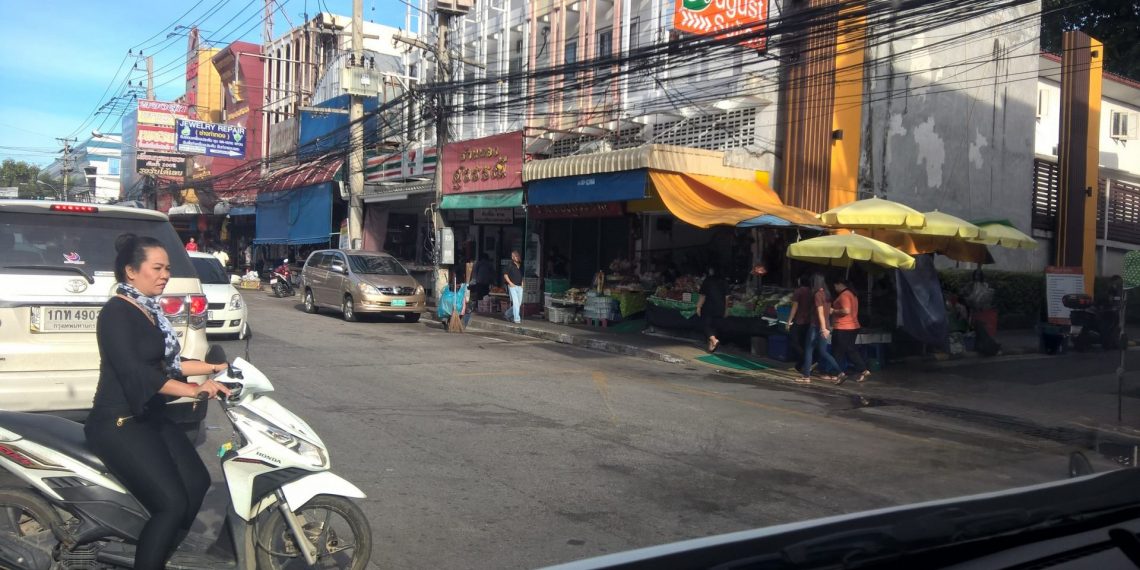 Пассажиры прождали 20 часов в ожидании рейса из Новосибирска в Таиланд