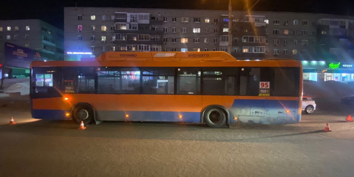 Троллейбус и автобус столкнулись в Новосибирске — внутри было 45 пассажиров