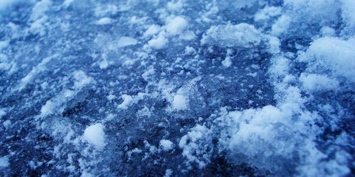 Какие опасности несет с собой весеннее потепление, рассказали новосибирские спасатели