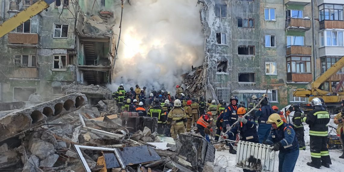 Из-под завалов от взрыва на Линейной спасли 14 человек