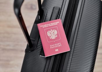 СМИ: россиянам перестали выдавать загранпаспорта нового поколения