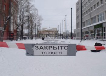 Ледяные фигуры уберут из Театрального сквера Новосибирска за полмиллиона рублей