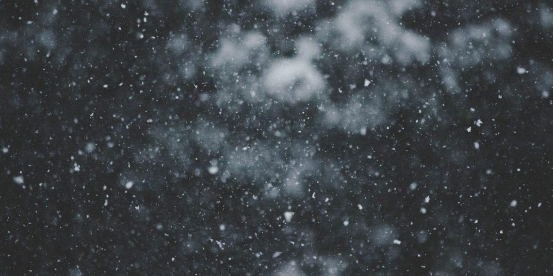 Штормовое предупреждение объявили на трассах Новосибирской области из-за метели и ветра