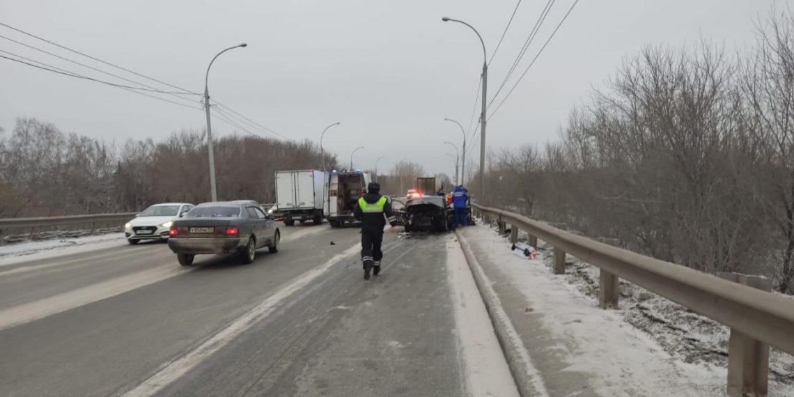 Новосибирец выехал на «встречку» и попал в ДТП в Кировском районе