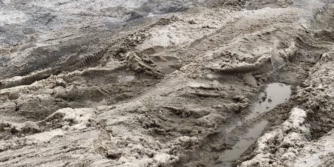 Снег исчез с дорог в Калининском районе после прокурорского рейда