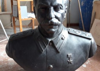 Бюст Сталина просят установить общественники в сибирском городе