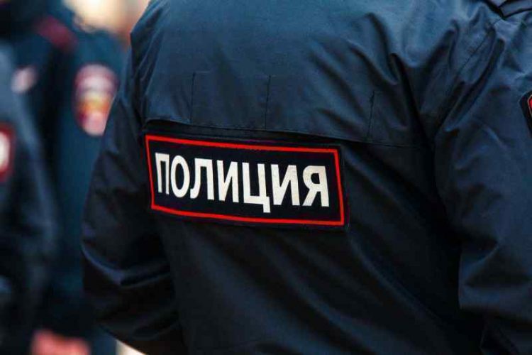 Бомж почти обокрал салон сотовой связи на Красном проспекте, но его задержали
