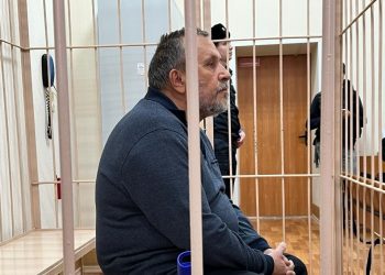 Экс-директор «Красного факела» встретит лето под домашним арестом