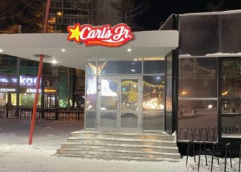 Суд обязал владельца Carl`s Jr покинуть Первомайский сквер в Новосибирске