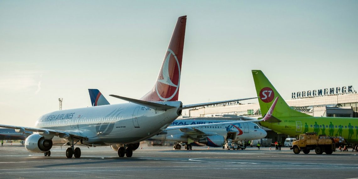 Самолёт авиакомпании S7 Airlines резко прервал взлёт в аэропорту Новосибирска
