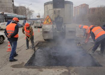 Ямы на Димитровском мосту пообещали заделать до 7 марта