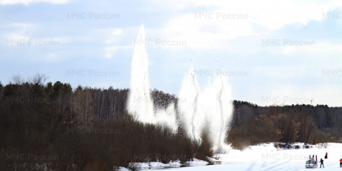 На реках Новосибирской области начали взрывать лёд